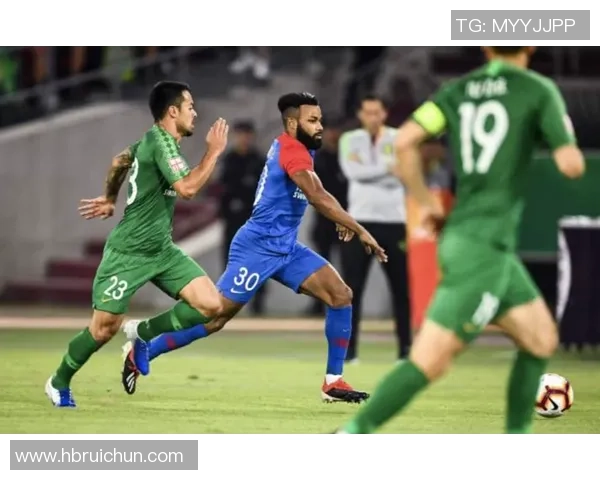 重庆羽毛球队在洲际杯积分榜上以71分稳居第一名展现强大实力